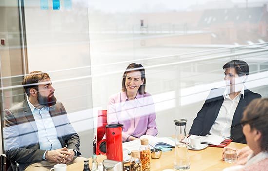 teambesprechung 1 550x350 - spots